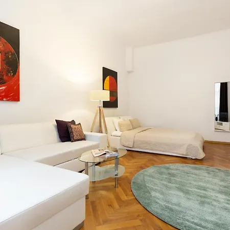 National Boulevard By Mabano Estates * פראג